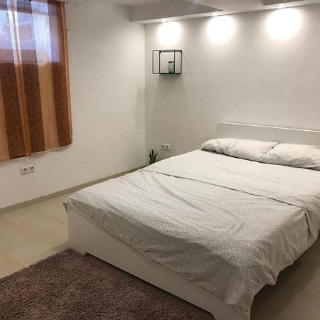 Bescheidene Untergeschoss Wohnung In Guter Lage. Colónia Exterior foto