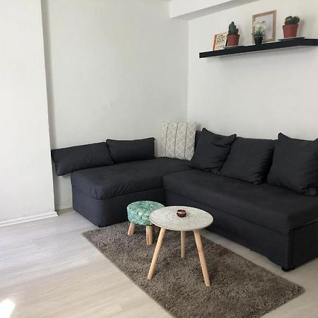 Bescheidene Untergeschoss Wohnung In Guter Lage. Colónia Exterior foto