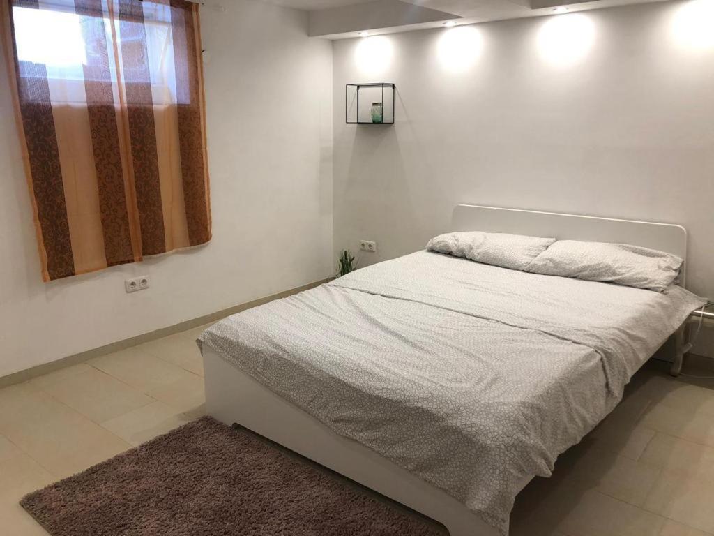Bescheidene Untergeschoss Wohnung In Guter Lage. Colónia Exterior foto