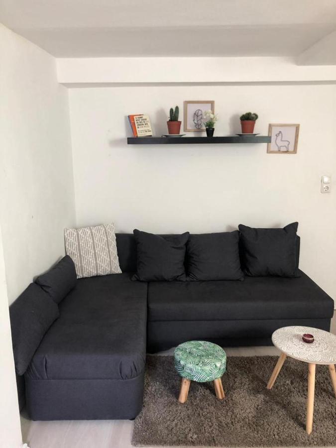 Bescheidene Untergeschoss Wohnung In Guter Lage. Colónia Exterior foto
