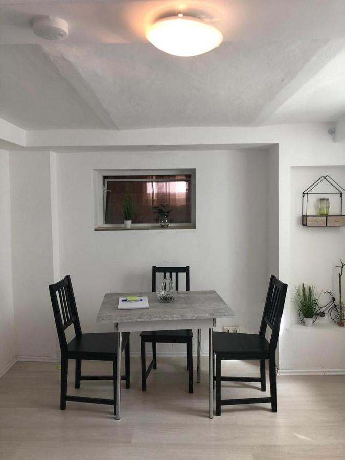 Bescheidene Untergeschoss Wohnung In Guter Lage. Colónia Exterior foto