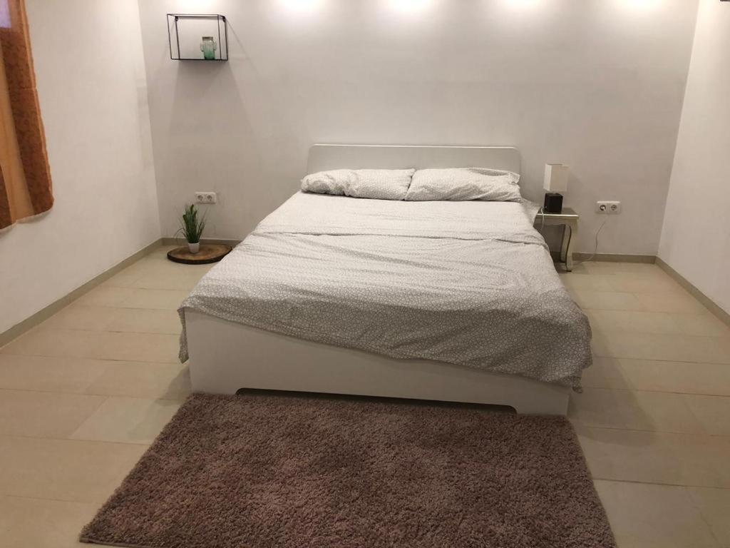 Bescheidene Untergeschoss Wohnung In Guter Lage. Colónia Exterior foto