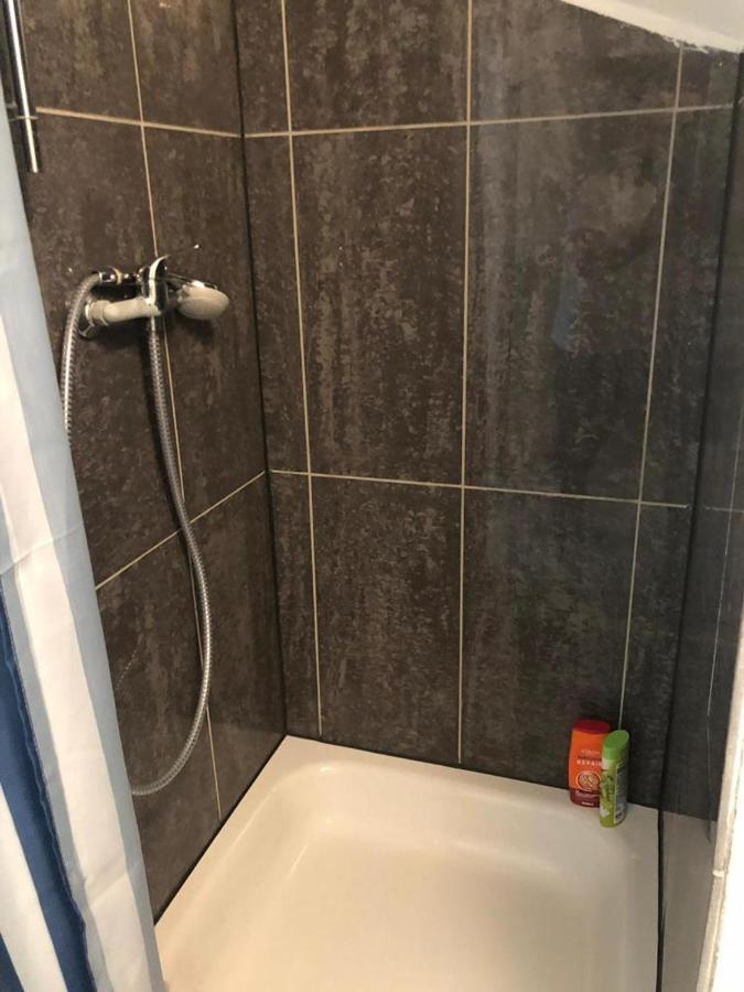 Bescheidene Untergeschoss Wohnung In Guter Lage. Colónia Exterior foto