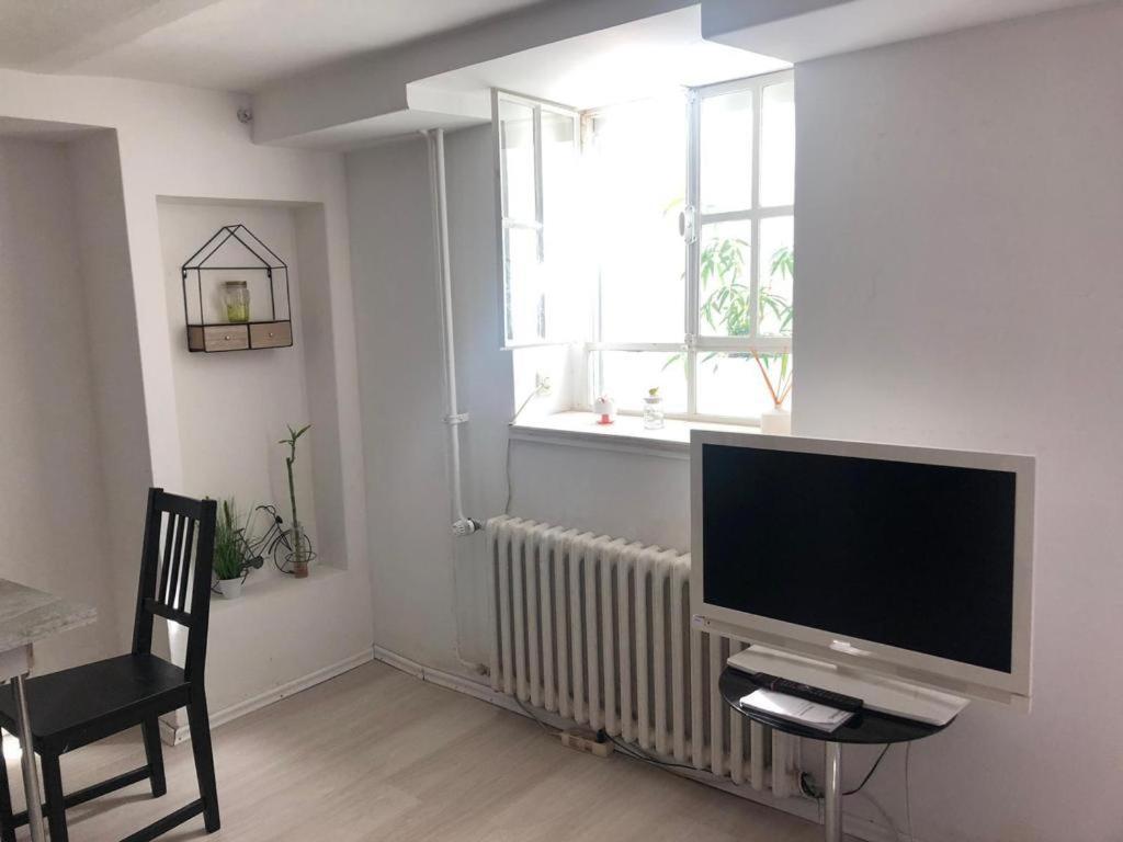Bescheidene Untergeschoss Wohnung In Guter Lage. Colónia Exterior foto